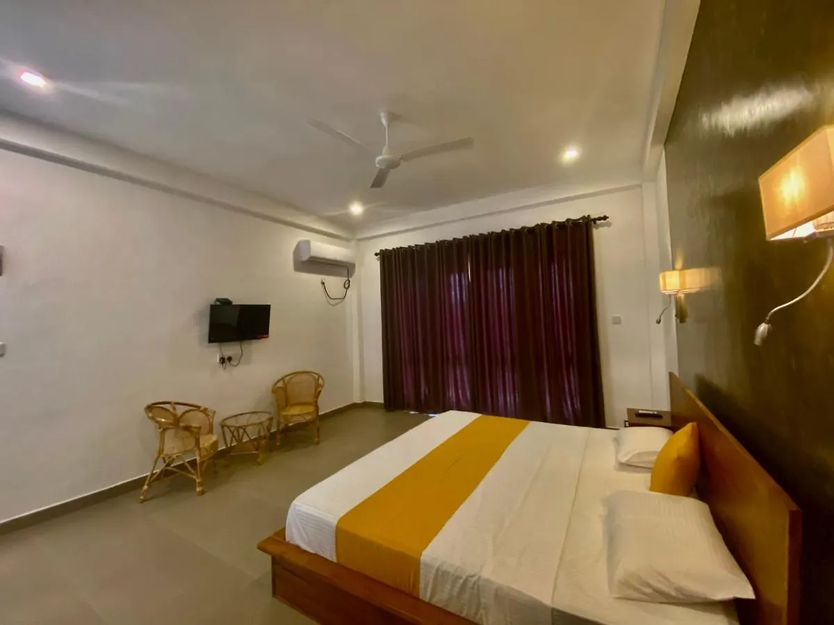 Lina Hotel Habarana 0*,